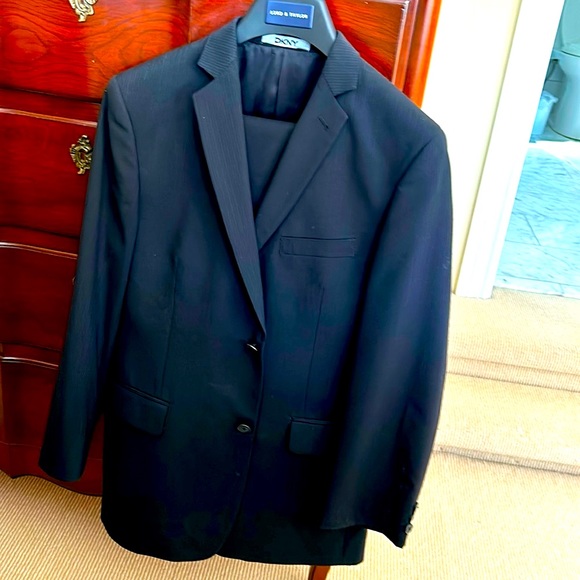 DKNY Boys Suit worn once - Picture 4 of 6